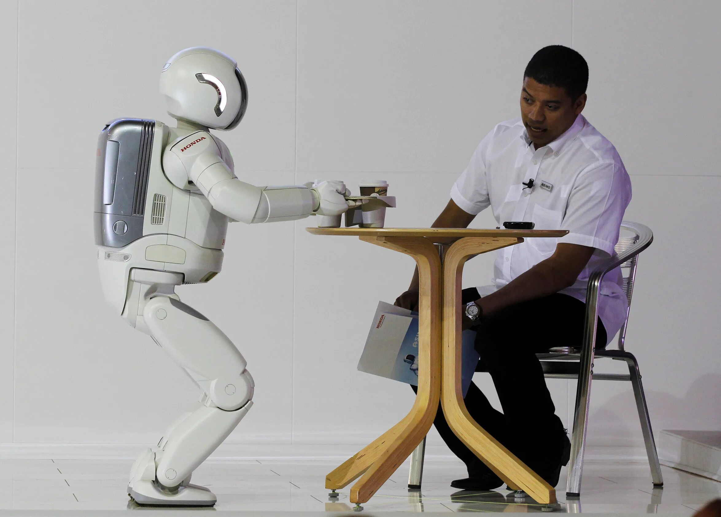 Робот ASIMO. Современные роботы. Роботы будущего. Роботы в будущем.