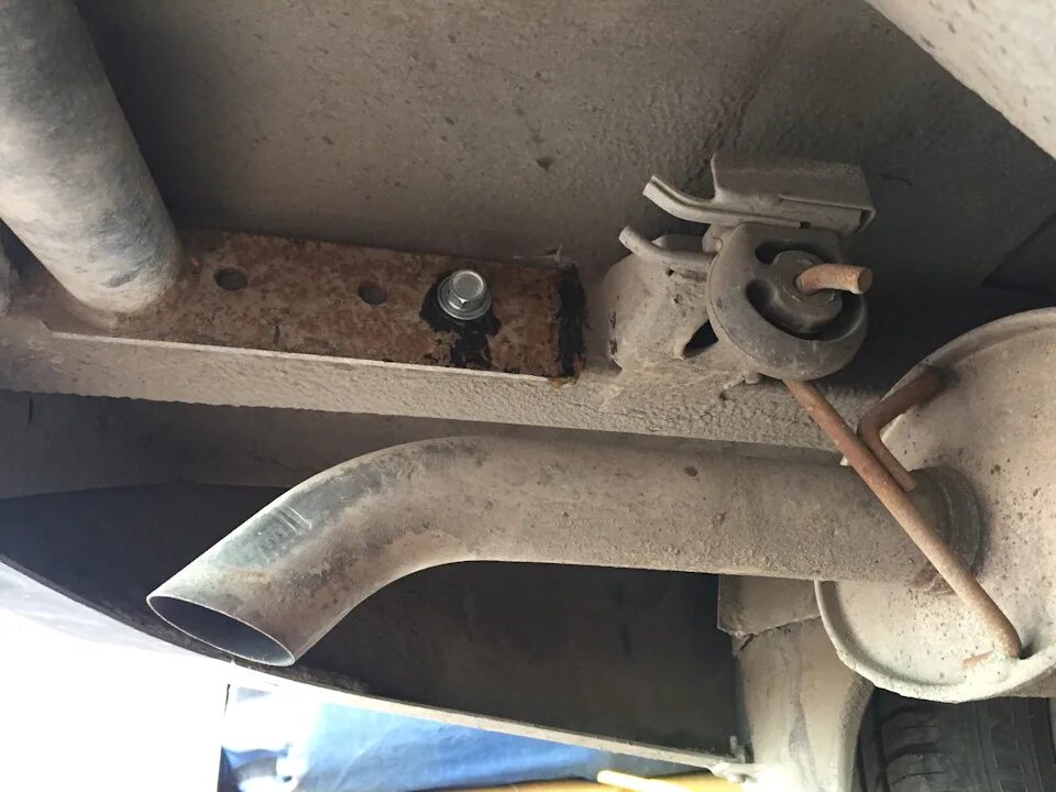 Установка прицепного устройства