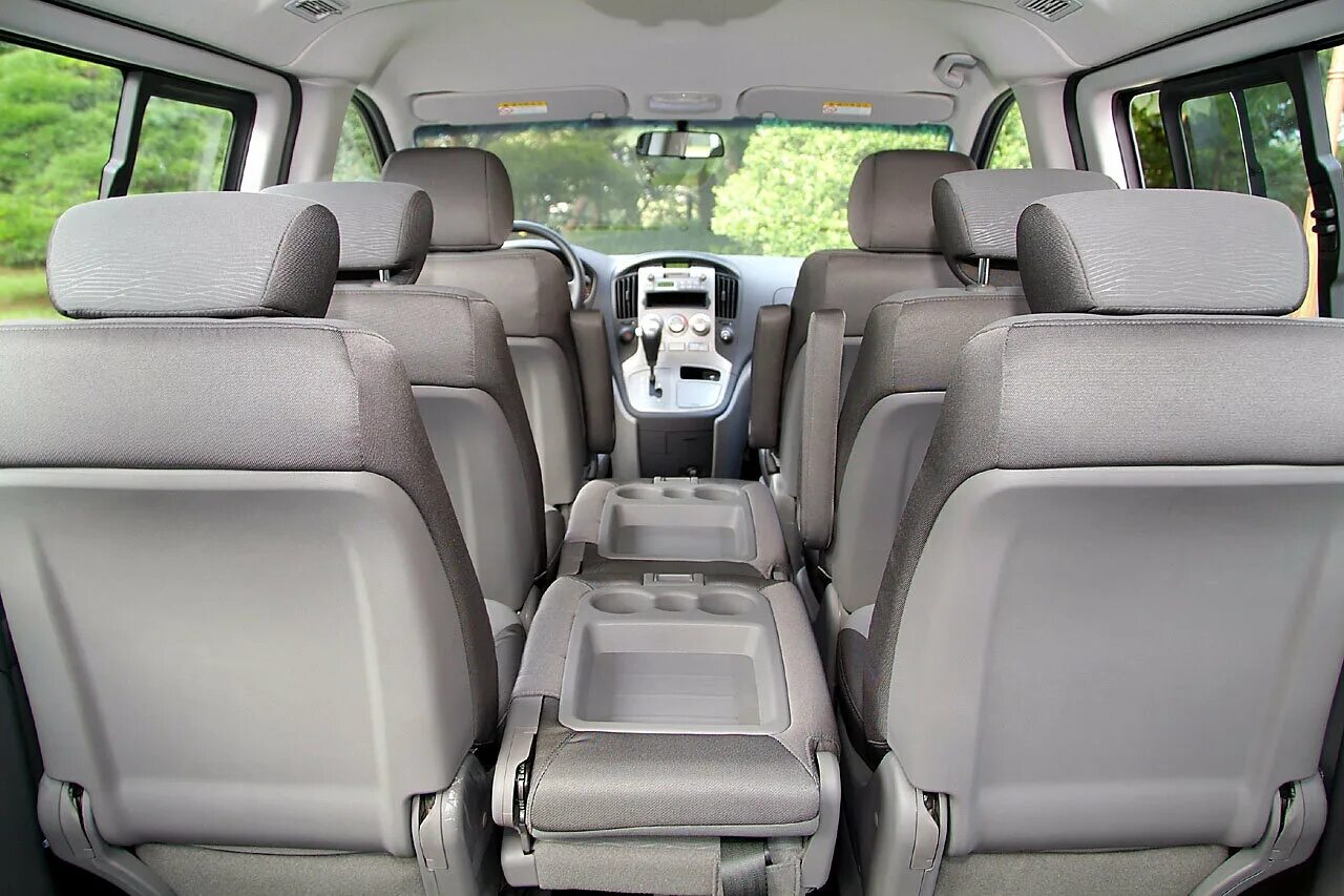 Hyundai h1 2021. Hyundai h1 starex салон. Hyundai h1 мест. Hyundai h1 новый 8 местный. Toyota hiace hyundai grand starex 8-10 мест.