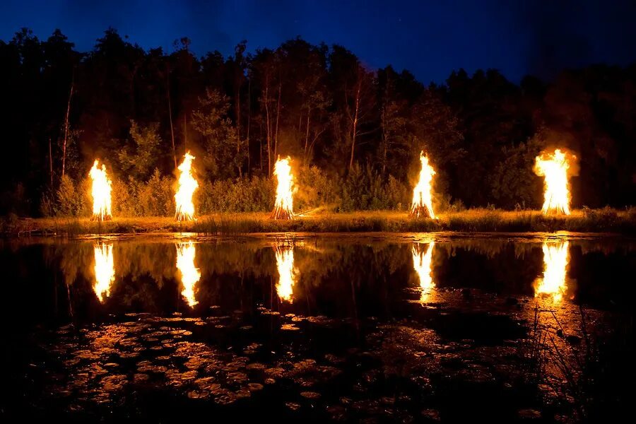 Песня горят вокруг огни купаемся в любви. Ночной костер. Купала. Огни на реке.