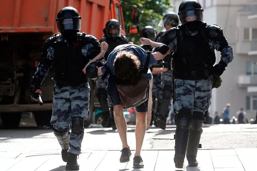 Нарушение общественного порядка военнослужащим. Пресечение массовых беспорядков. участники массовых беспорядков. группа изъятия при массовых беспорядках. массовые беспорядки овд\.