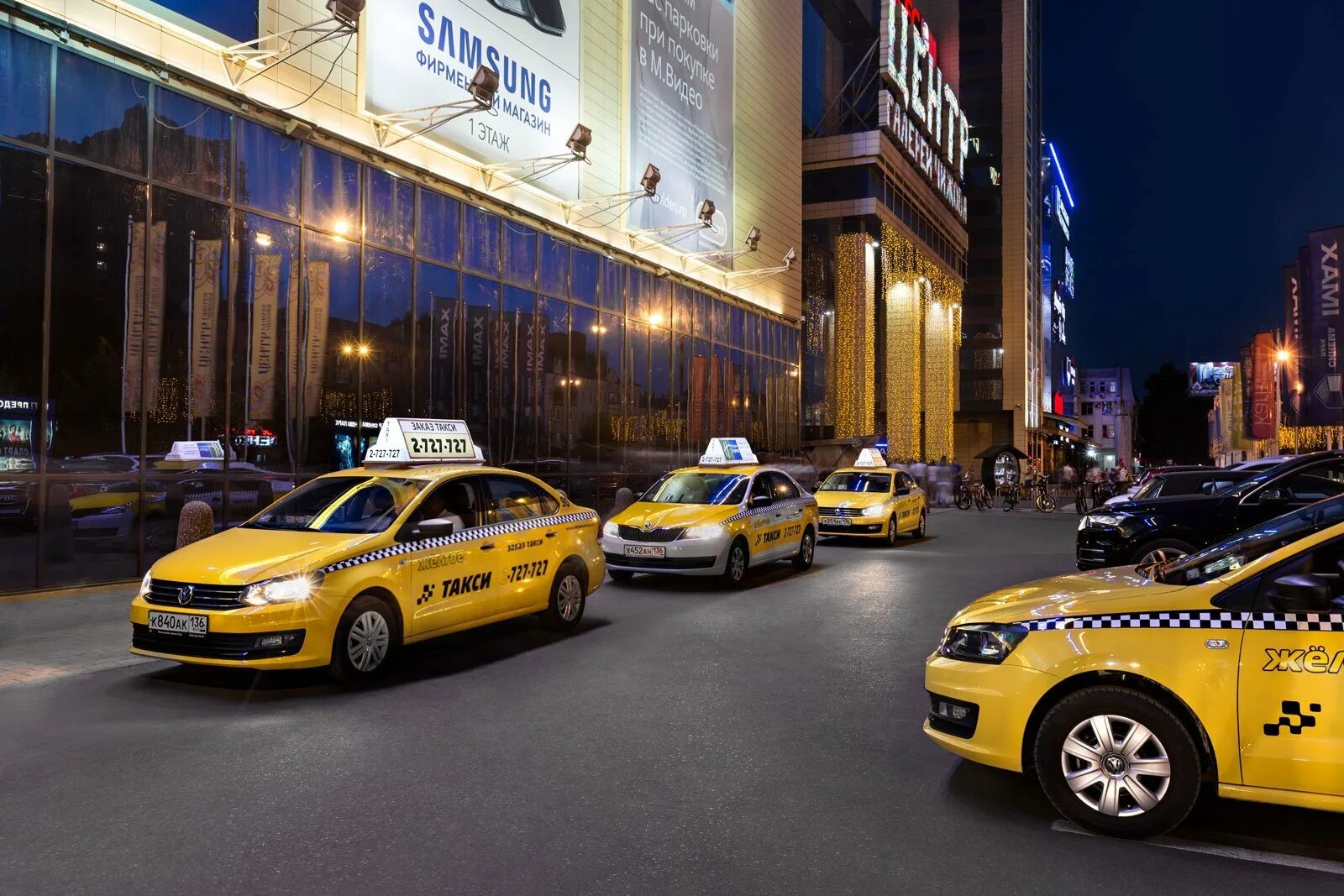 Такси москва киевская. Машина "такси". Желтое такси. Желтая машина такси. Автомобиль «такси».