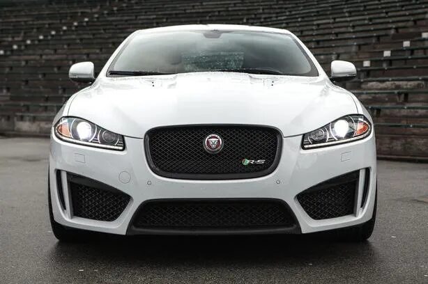 Бампер jaguar. Jaguar xf 1g drive2. бампер jaguar xf s r. передний бампер ягуар xf-s 2008 спорт. передний бампер ягуар xf 2012 года.