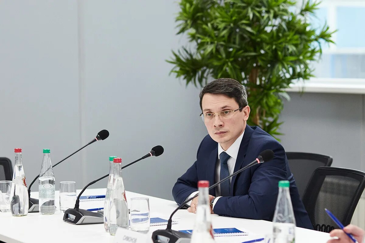 Пенза заместители министра промышленности. Хисамутдинов алмаз гаптраупович покидает. Алмаз закиев. Алмаз хакимов министр пенза. Хакимов алмаз хамитович ульяновск.