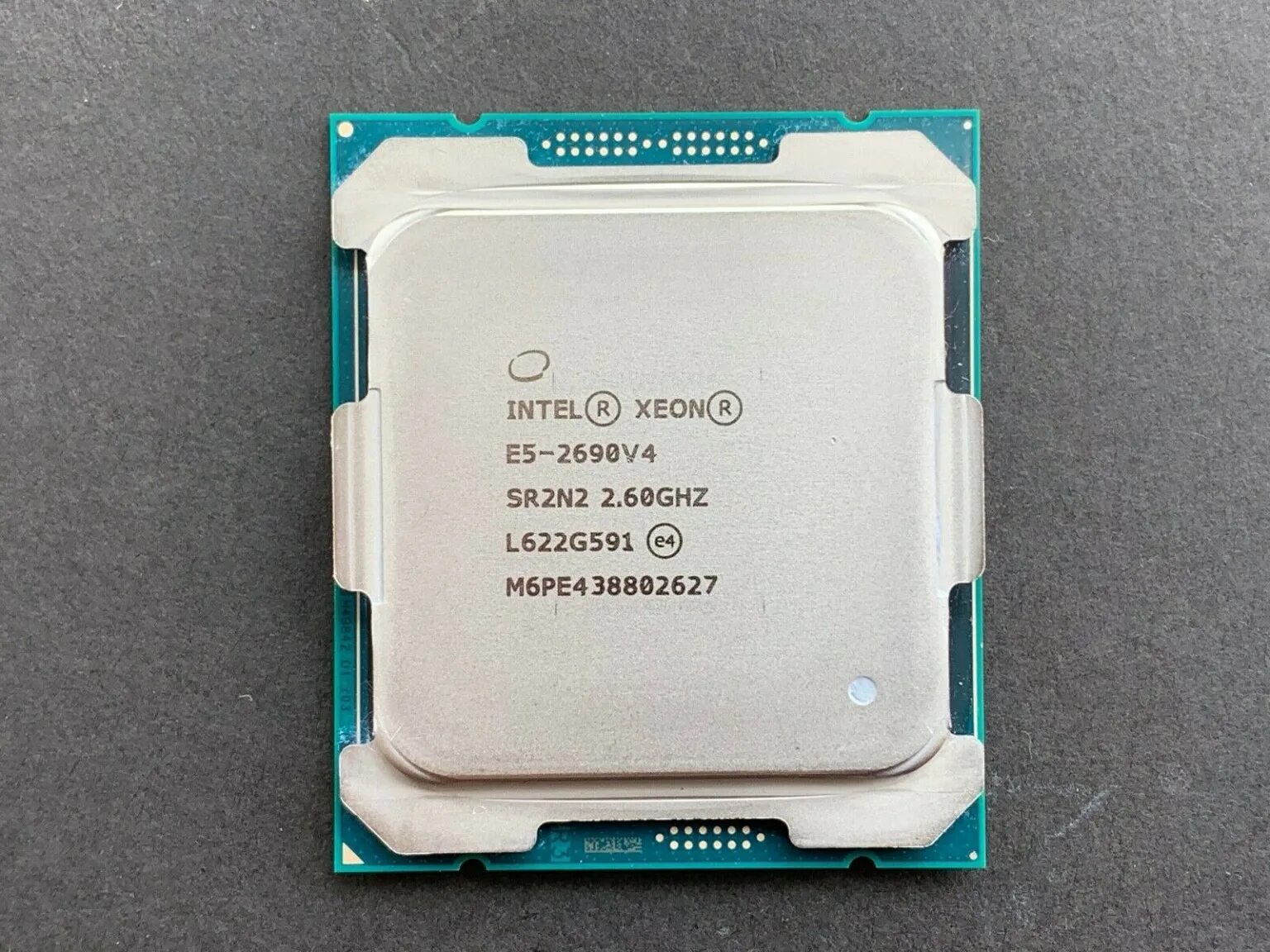 Сборка xeon e5. Intel Xeon e5 2690. Процессор Intel Xeon e5-2680v4 Broadwell-Ep. Процессор Intel Xeon e5-2698v4. Xeon e5 2690 v4.