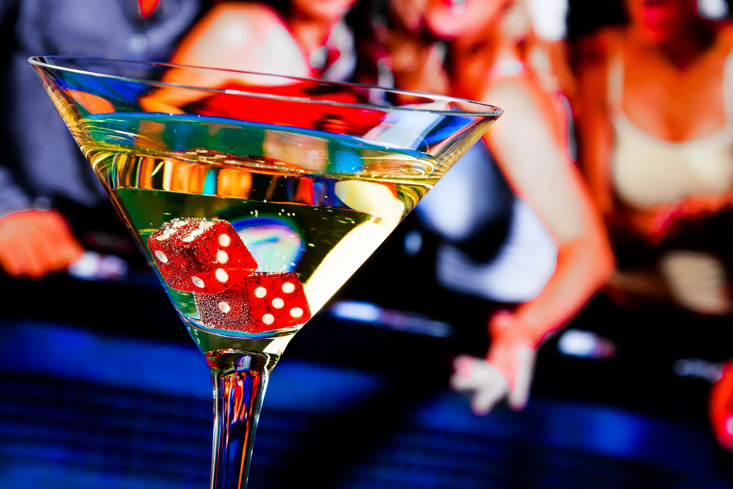 Casino cocktail. Казино мартини Лас Вегас. Коктейльные вечеринки. Коктейль. Стиль коктейльная вечеринка.