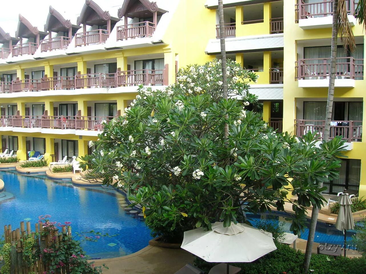 Karonburi resort 4. Ворабури отель Пхукет. Баан Карон бури Пхукет. Baan Karonburi Resort 4 Пхукет. Woraburi Phuket Resort Spa 4.