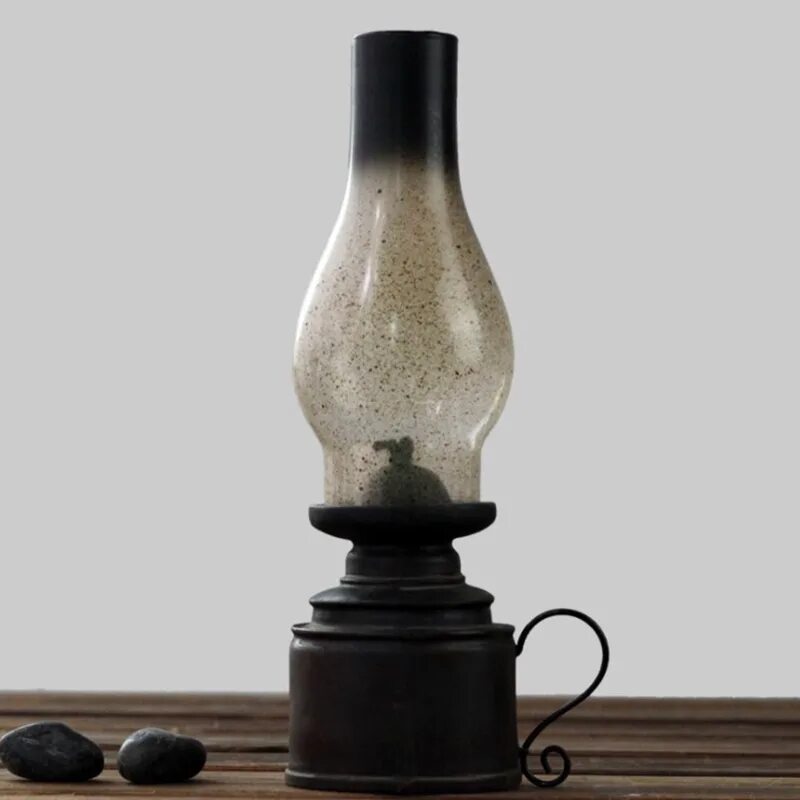 Освещение керосиновой лампой. Первая керосиновая лампа 1853. Мини сообщение о керосиновой лампе. Конструкция керосиновой лампы. История керосиновой лампы.