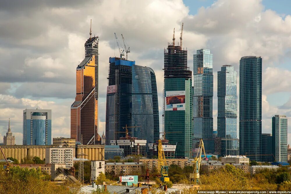 гостиница космос москва 2022. москоу сити в 2000. шанхайская башня 650 метров. ван тауэрс москва сити. стройка небоскреба.