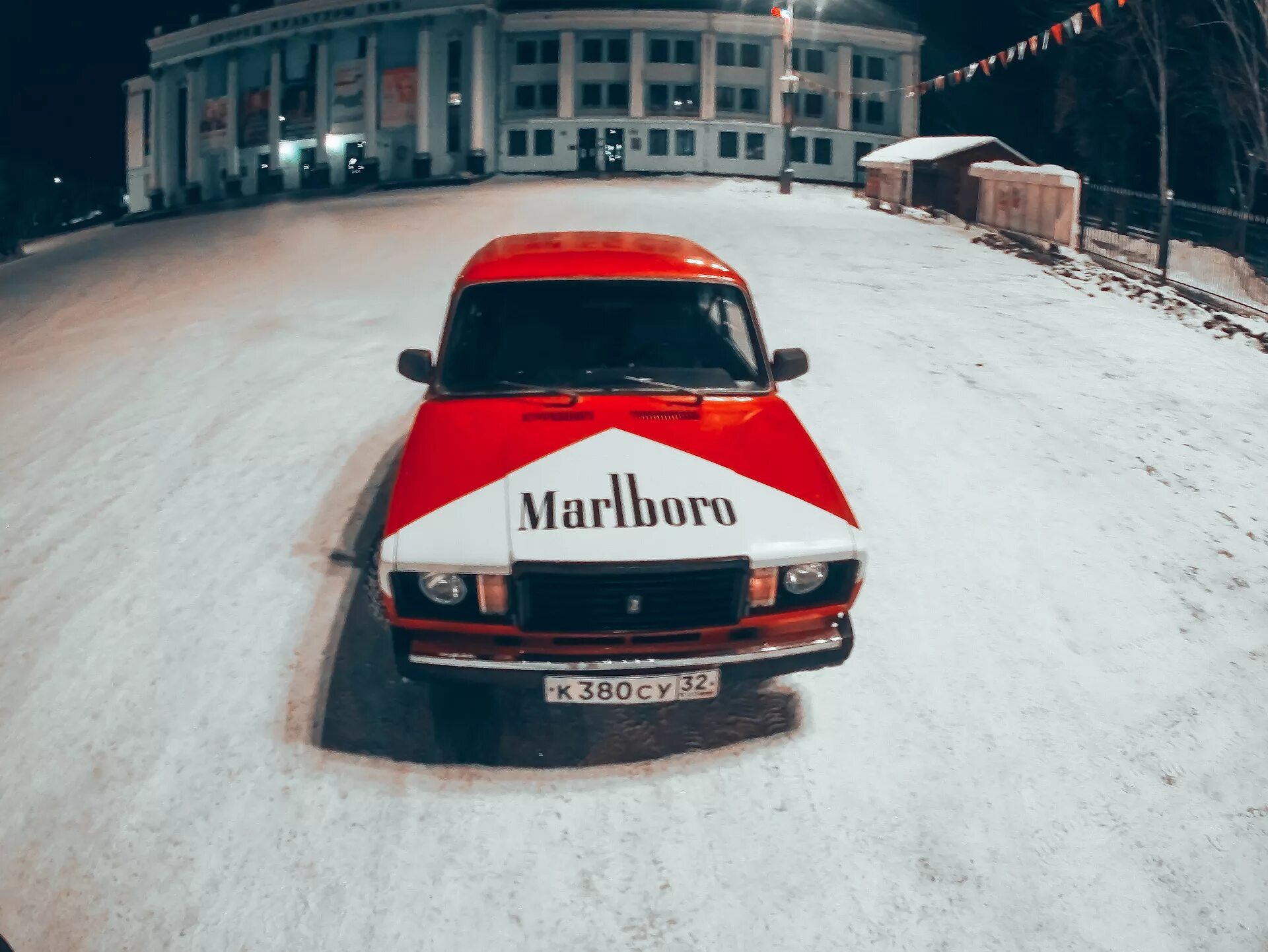 Nissan le mans 1980. Машина мальборо. Ваз 2107 мальборо. Мальборо автоспорт. Lamborghini marlboro.