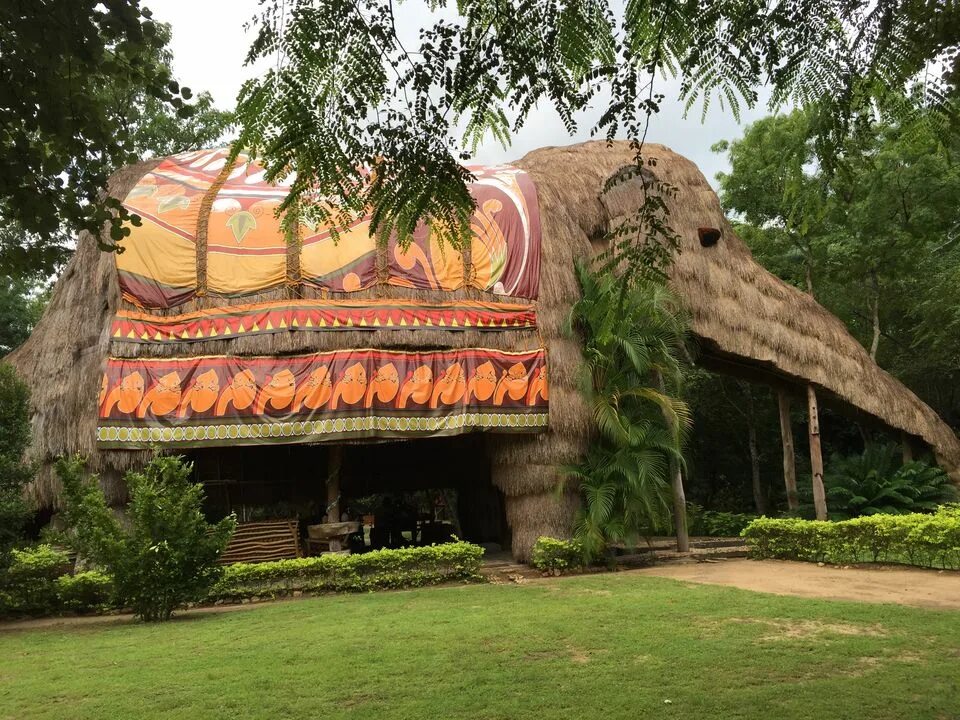 Elephant house. Kumbuk River Resort, Шри-Ланка. Слон вилла – река Kumbuk курорт – Шри-Ланка. Kumbuk River Resort. The River House Шри Ланка.