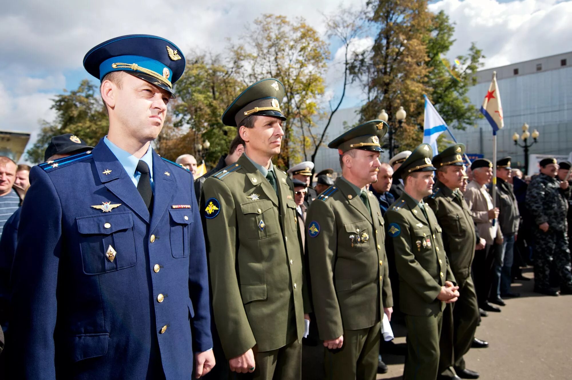 Парадная форма российских военнослужащих. Форма РФ армии 2022. Парадная форма капитана вс РФ. Парадная форма Российской армии 2021. Военная форма офицера.