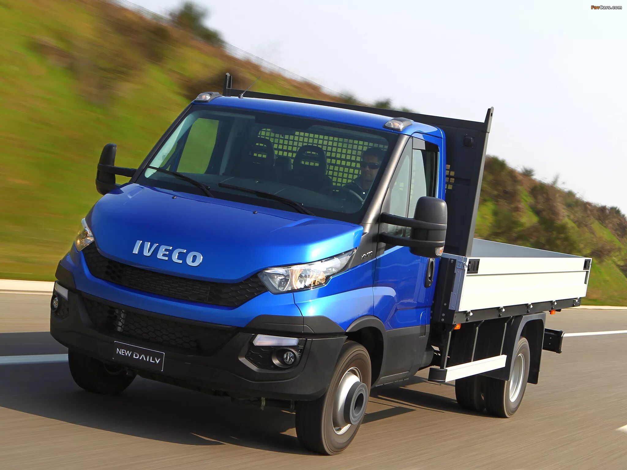 Ивеко дейли фото. Грузовик Ивеко Дейли. Iveco Daily 2021. Ивеко Дейли грузовой. Ивеко Дейли фургон 2014.