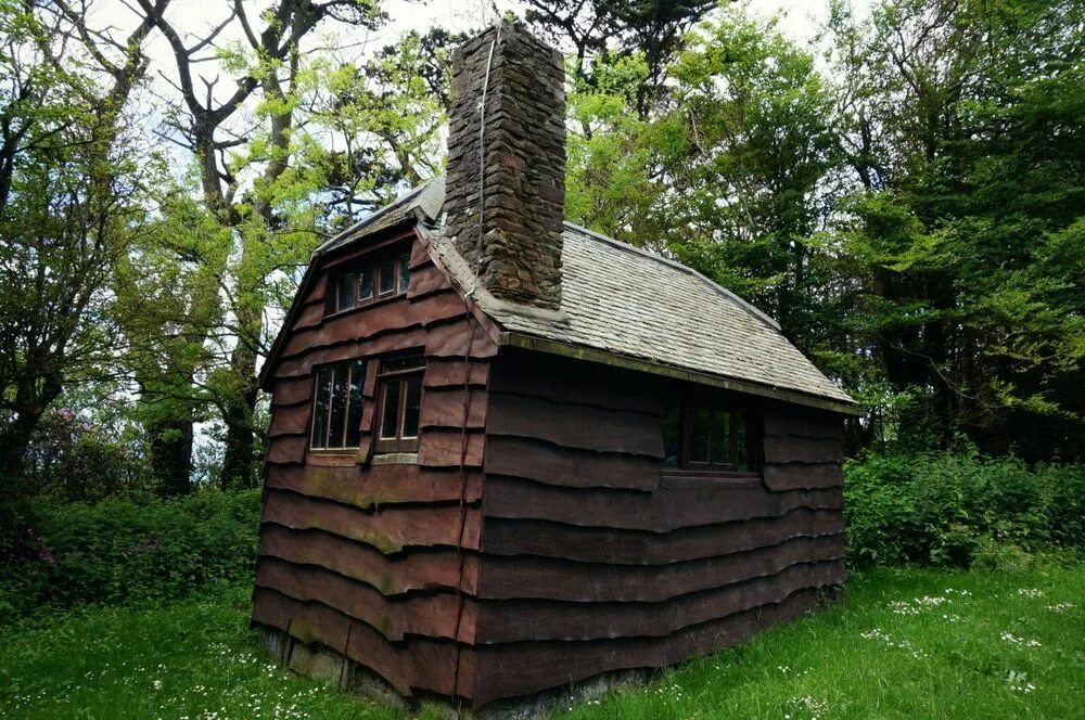 Дома известных писателей. Деревянная халупа. Кривые постройки. Wooden Hut. Henry Williamson.