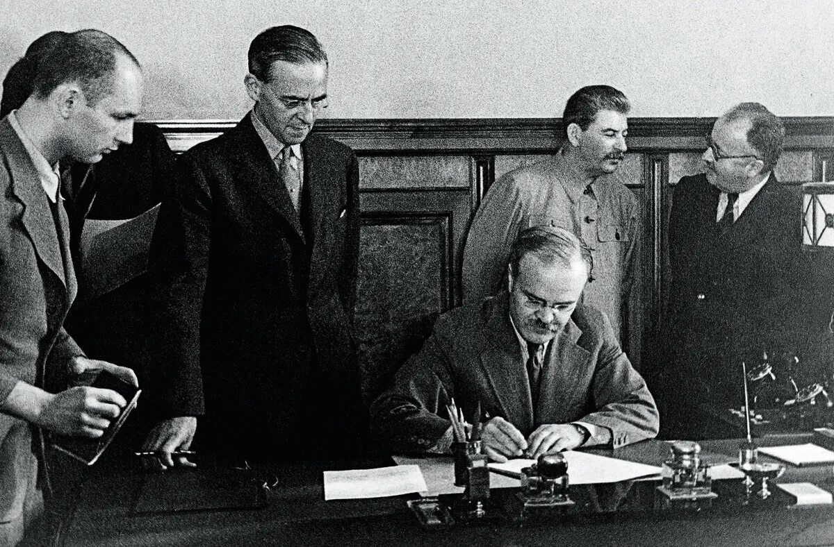 Германия дипломатические отношения. 12 Июля 1941 соглашение между СССР И Великобританией. 12 Июля 1941 года антигитлеровской коалиции. Советско английское соглашение 12 июля 1941. Московская конференция 1941 г.