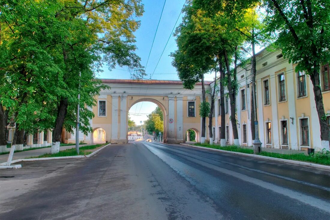 Здание присутственных мест калуга. Здание присутственных мест калуга. Арки присутственных мест калуга. Присутственные места калуга. Калуга арка присутственных.