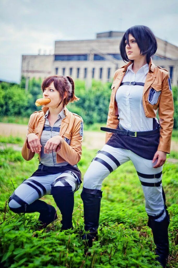 Mikasa cosplay. Саша Браус косплей. Саша Блаус косплей.