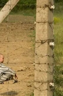 Мальчик в полосатой пижаме полностью