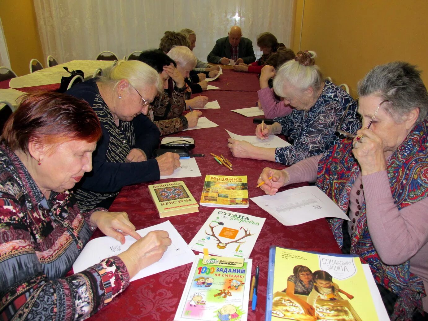 центр социального обслуживания престарелых. социальная реабилитация пожилых людей. социальное обслуживание пожилых людей. лукояновский район с печи дом престарелых. организация досуга в старости.