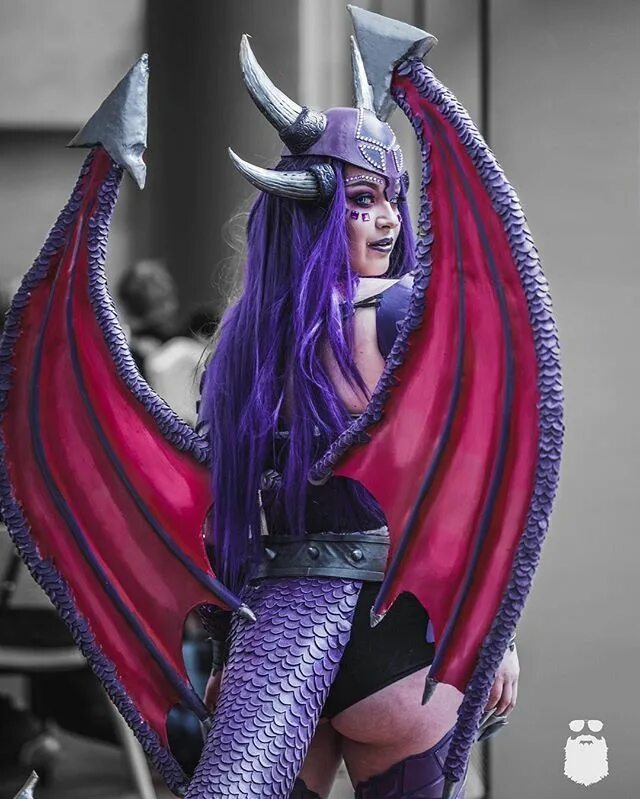 Dragon cosplay. Синдер косплей. Костюм Синдер. Spyro Cosplay. Косплей Спайро.