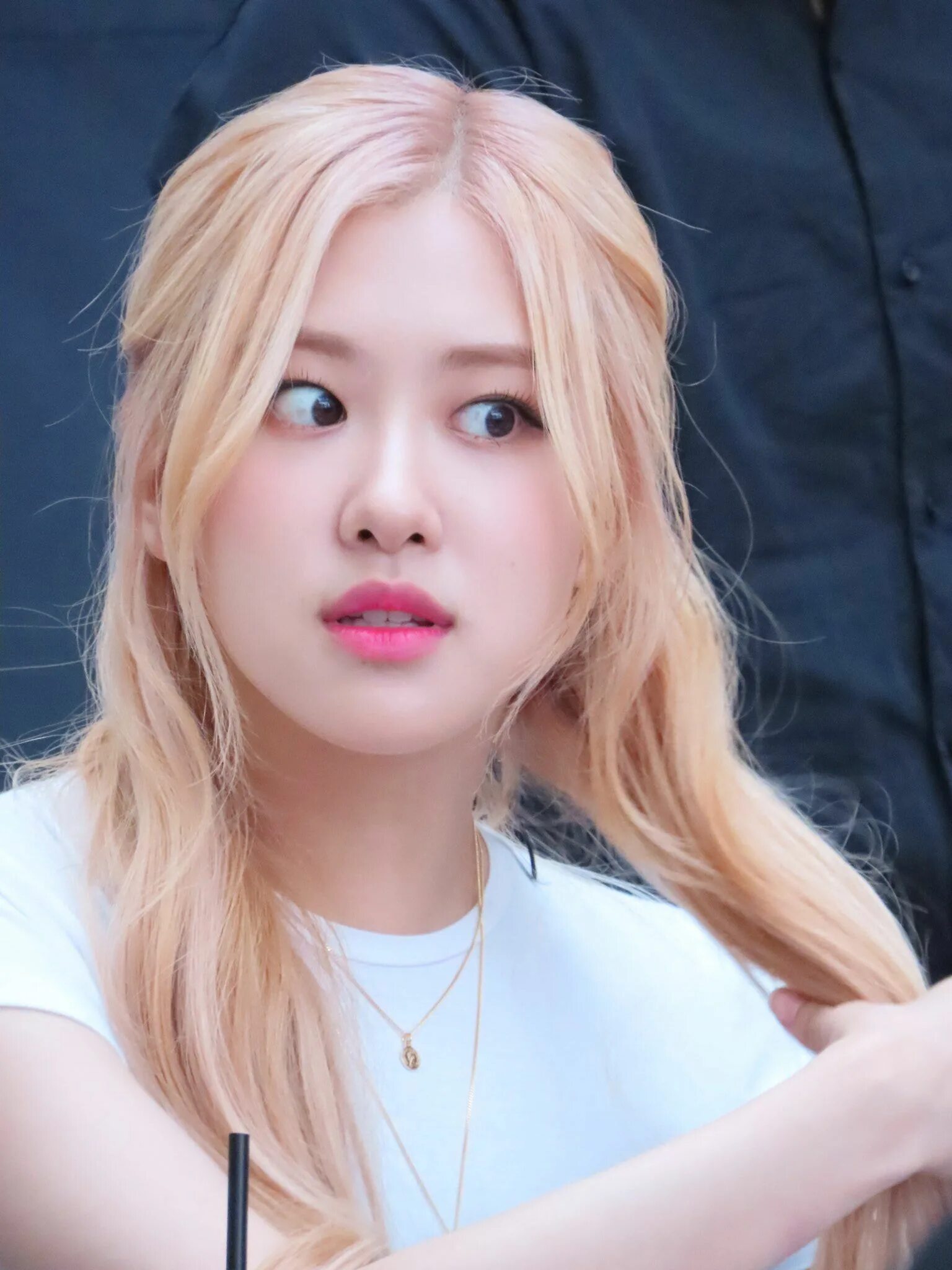 блэк пинк розе фансайн. розе блэк пинк улыбается. розе из блэкпинк милая. розэ новозеландская певица. пак розэ blackpink.