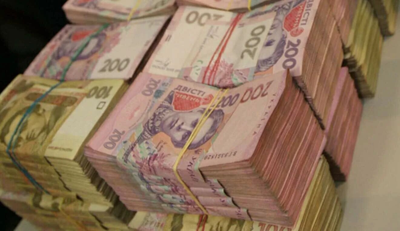 Пачки денег гривны. 500 000 гривен. Пачки денег гривны. 500 украинских гривен. Пачка гривен.