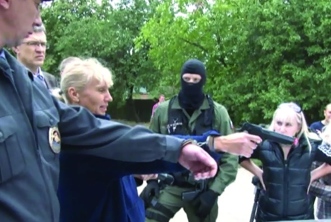 Группировка v. Таривердиева инесса. Банда таривердиевой. Банды инесса тарвердиева. 90 е бандиты.