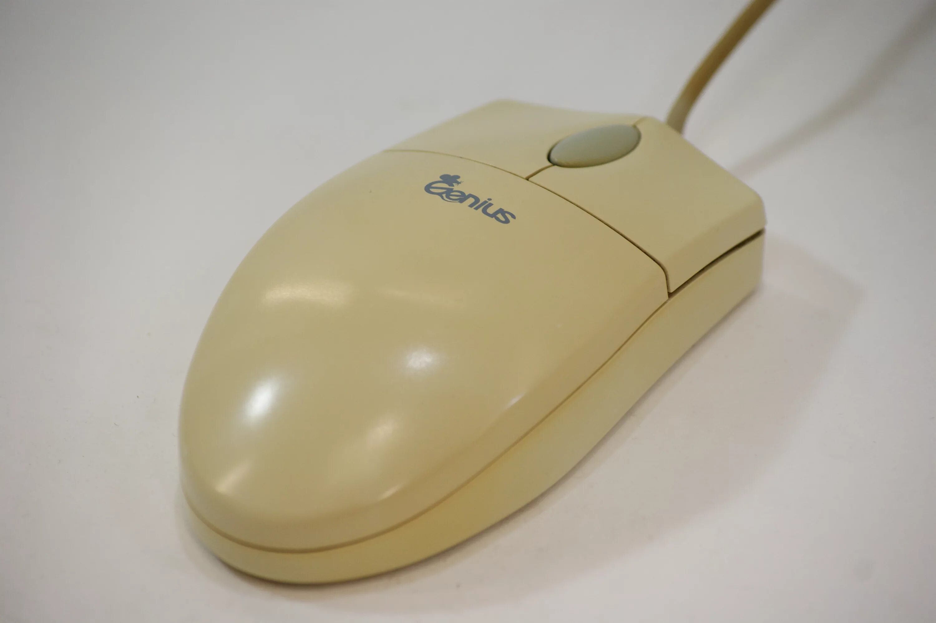 Мышь 80. Мышка Crown CMM-128. Компьютерная мышь INTELLIMOUSE 90. Genius мышка 2001. Genius мышь 1995.