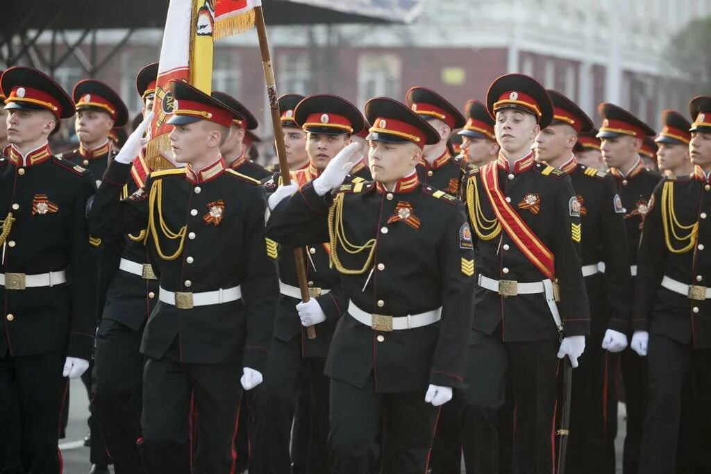 Курсанты росгвардии. Саратов парад Победы курсанты Росгвардия. Алтайский кадетский корпус парад Победы Барнаул 2011. Курсанты Росгвардии на параде. Курсанты Росгвардии Саратов на параде.