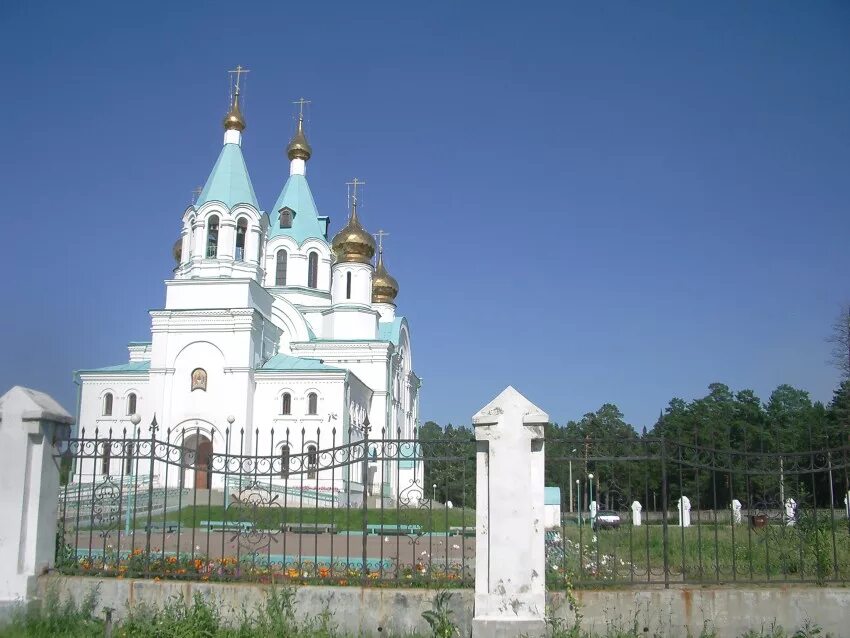 Ангарск свято троицкий. Свято Троицкий храм Ангарск. Храм Святой Троицы Ангарск зимой. Храм во имя Святой Троицы Ангарск.