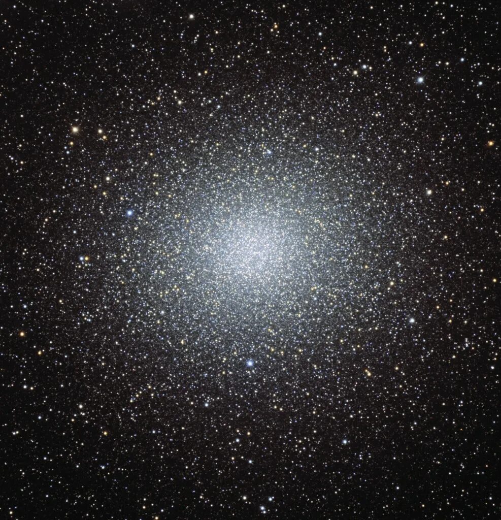 Со ин гук и миллион звезд падает с небес. Шаровое скопление омега центавра. Шаровое звездное скопление омега центавра. Звездные скопления. М13 звездное скопление.