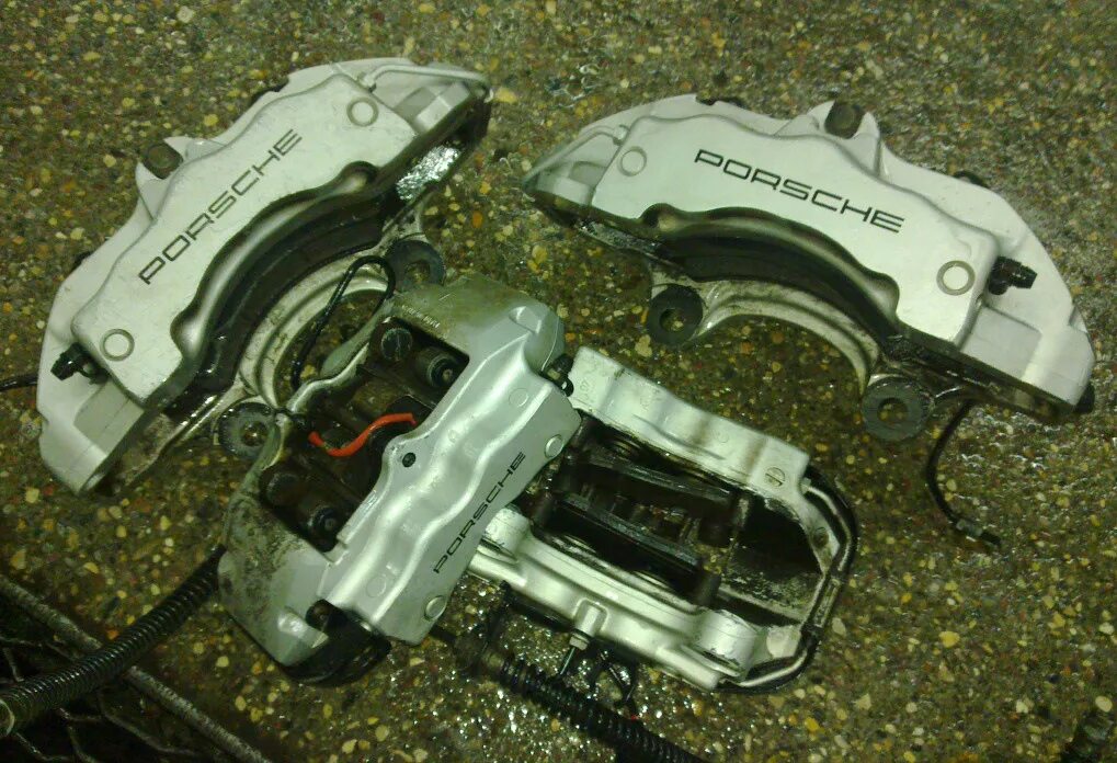 Суппорта каен. Суппорта brembo 18z. суппорта порше кайен 955. суппорта brembo z18 радиальные. суппортов порше кайен z18.