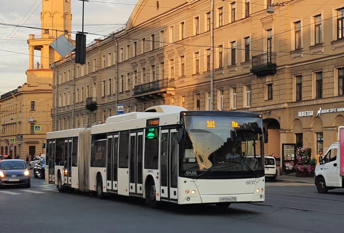 Автобусы спб отзывы. МАЗ 215. МАЗ 215 СПБ. МАЗ 215 м69. Автобус Санкт-Петербург.