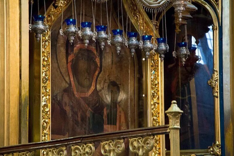 успенский собор смоленск икона одигитрия. одигитрия смоленская в успенском соборе. смоленской божией матери одигитрии в соборе. смоленская икона божией матери одигитрия успенский собор. успенский собор смоленск икона одигитрия.