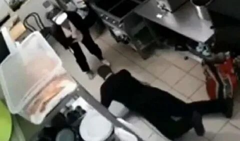 Мужчина зарезал сотрудницу общепита