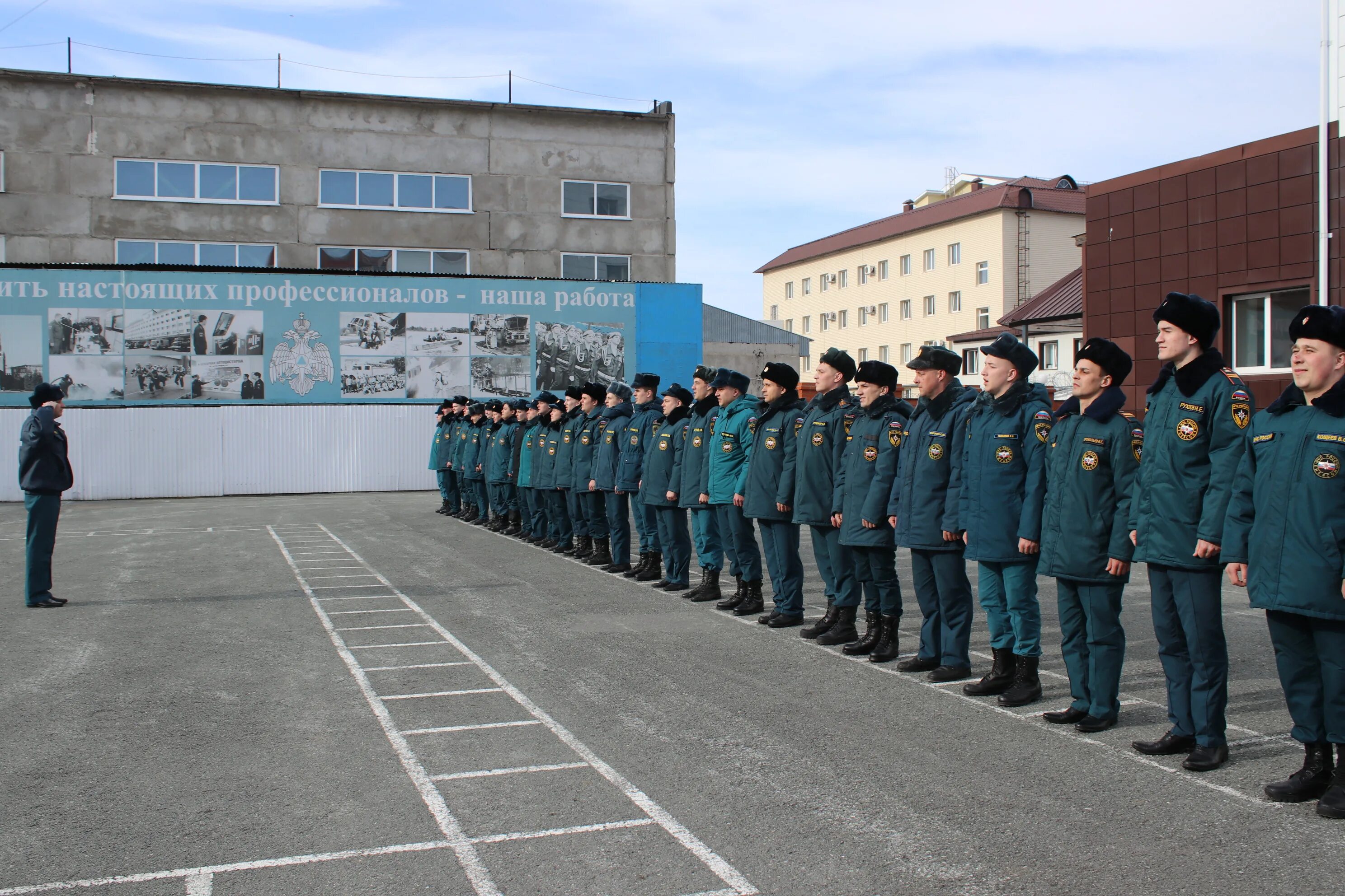 Строевая подготовка Строй. Строевая подготовка МЧС. Плац строевой подготовки.