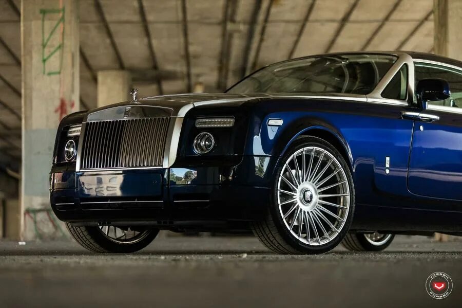 Диски роллс ройс. Rolls Royce Phantom. Колеса Роллс Ройс. Диски Rolls Royce. Роллс Ройс Фантом купе 2022.