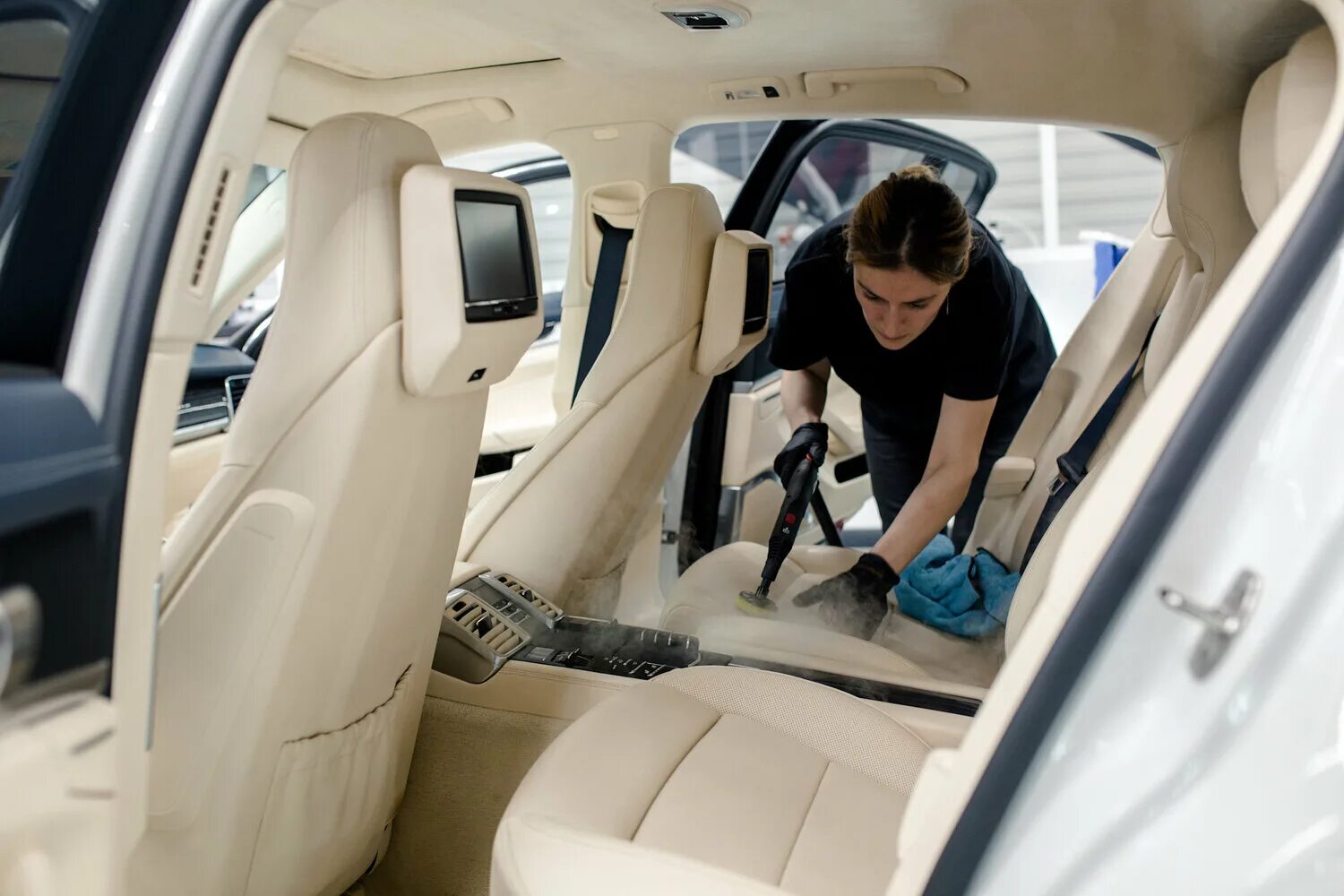 уборка салона автомобиля.