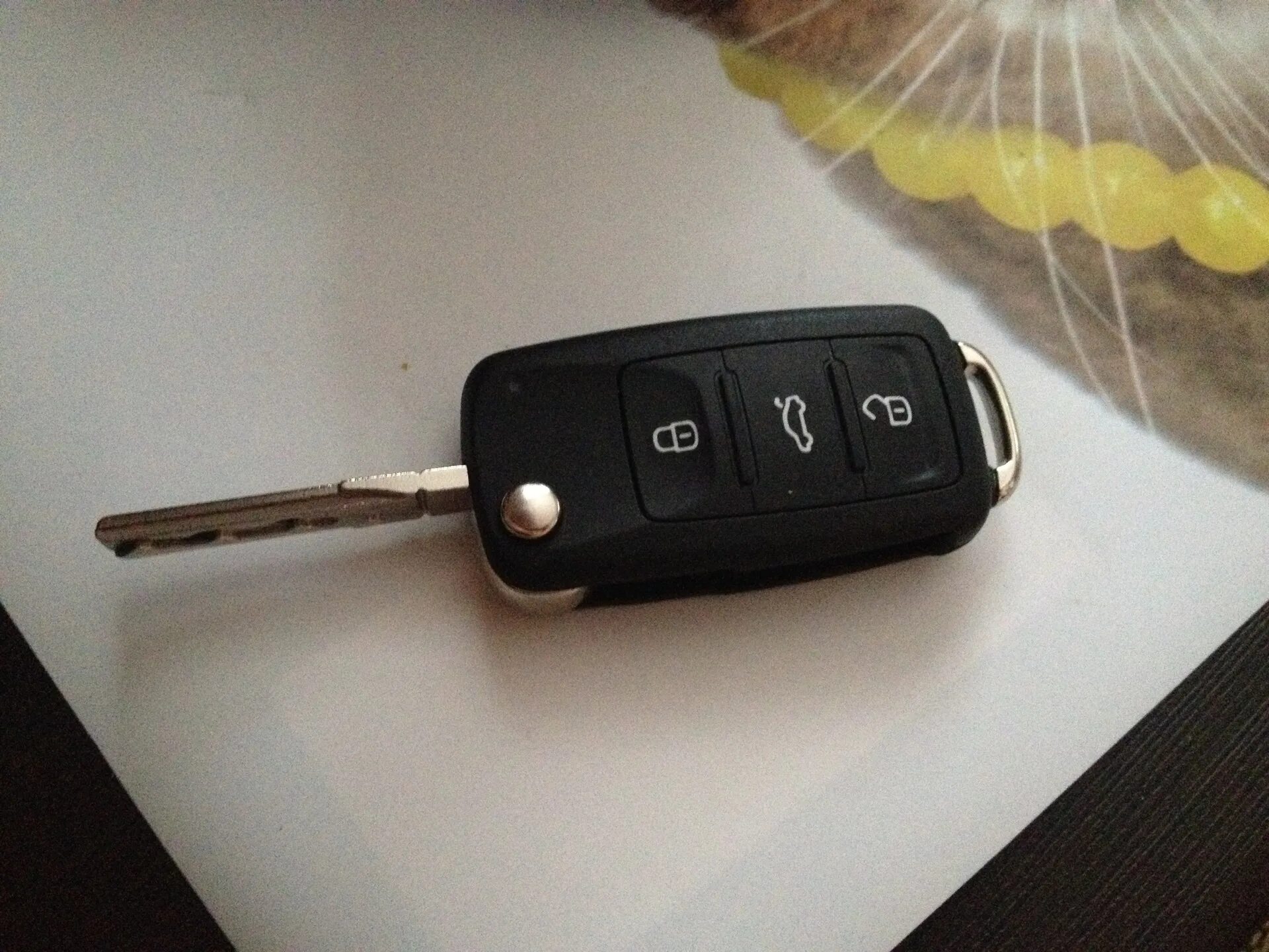 Ключи volkswagen polo. Выкидной ключ на поло седан. Ключ Фольксваген поло 2012. Ключ VW Polo sedan. Volkswagen Polo 2020 ключ.