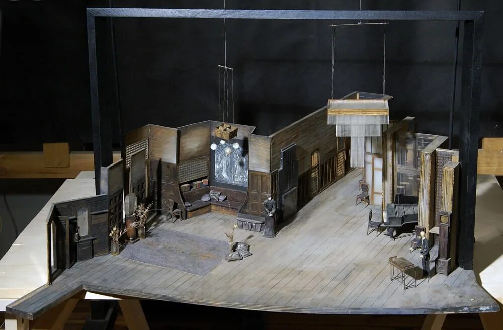 Декорации к спектаклю двор. Театральный макет. Макет театральной сцены. Макет декораций. Макет спектакля.