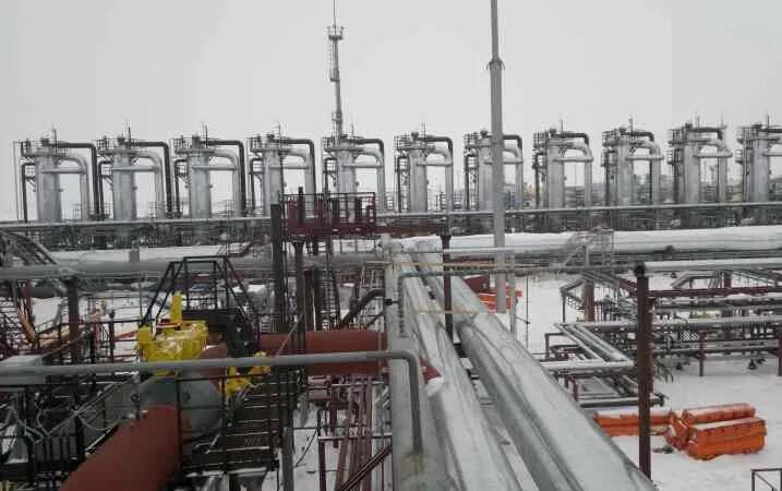 Основу ресурсной базы поволжья составляют нефть. Центры химической промышленности Поволжья. Нефтедобыча в Поволжье. Поволжский район промышленность. Химические производства Поволжья.