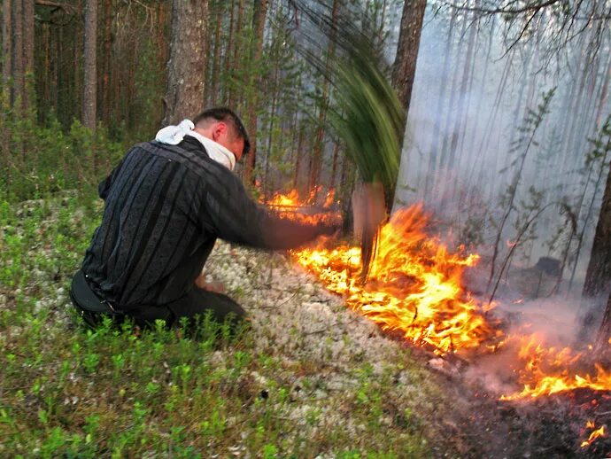 Запрещено тушить водой. Сковородка горит. Авария в энергосистеме. Тушить горящие предметы. Тушить горящие предметы.