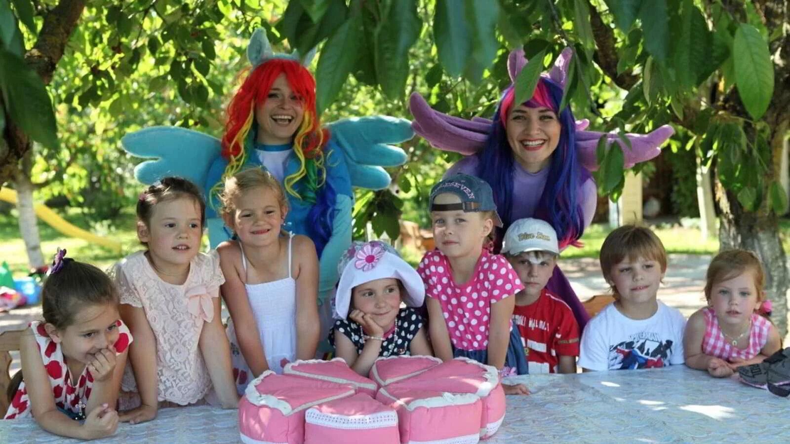 Радуга аниматоры. Радуга аниматоры. Радуга аниматоры. Праздник детский сток аниматоры. Аниматор радуга.