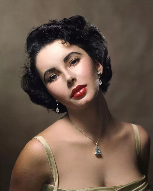 Идеал красоты женщины. Эталон женской красоты в разные эпохи. Бетти бросмер в 13. Бетти бросмер в 50. Идеал красоты женщины.