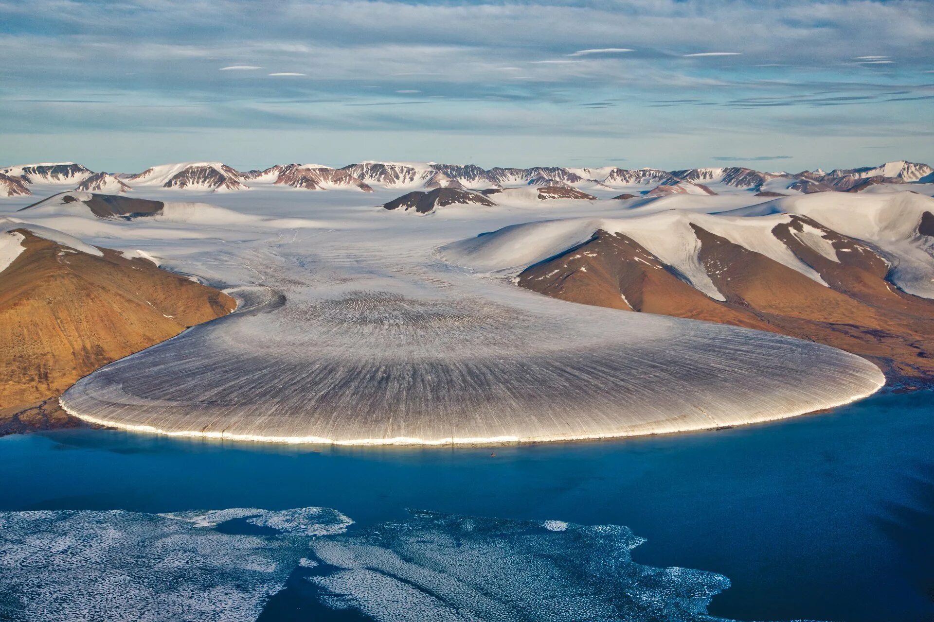 3 самый большой остров на земле. Ледник Слоновья нога Гренландия. Ледяной щит Гренландии. Гренландия (остров). Ледники Гренландии.