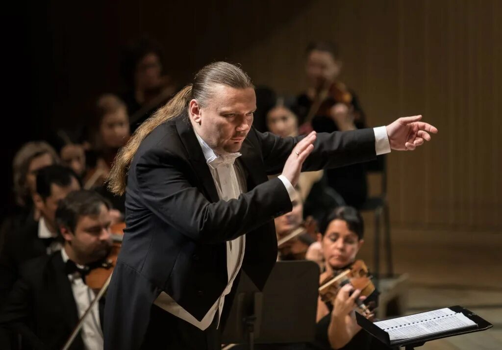 Гергиев валерий абисалович. Дирижер валерий абисалович гергиев. Валерий гергиев мариинский театр. Дирижер мариинки. Павел смелков дирижер.