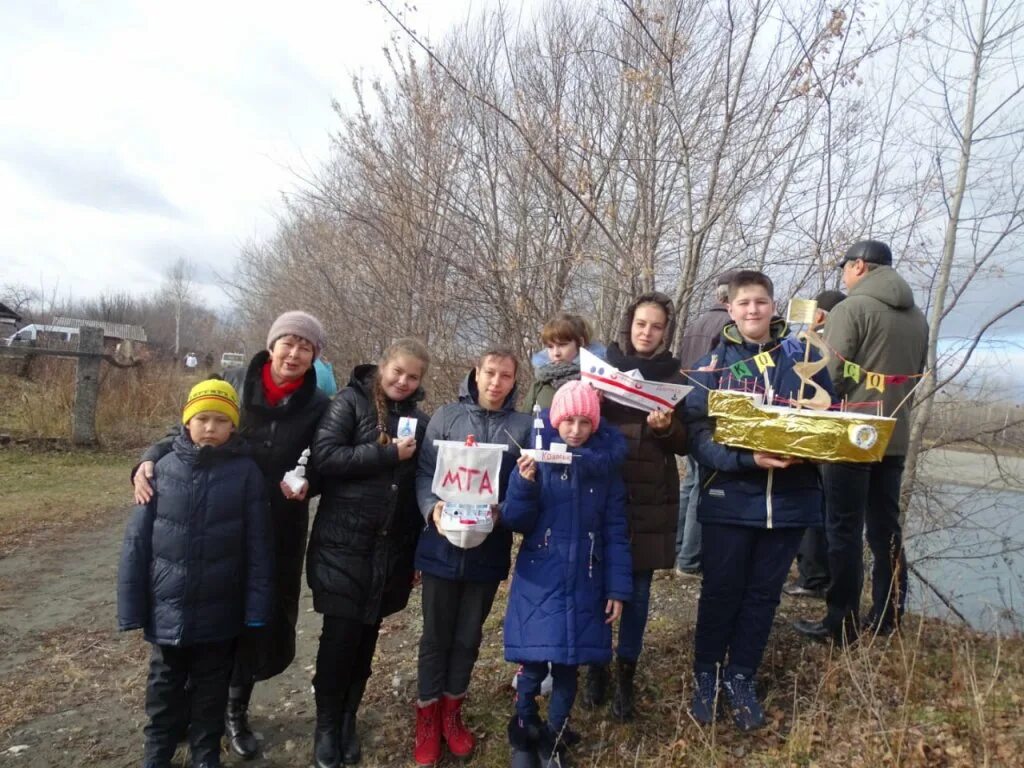 Село быстрый Исток Алтайский край. Музей Золотухина в быстром Истоке. Школа село быстрый Исток. Учителя быстрый Исток.