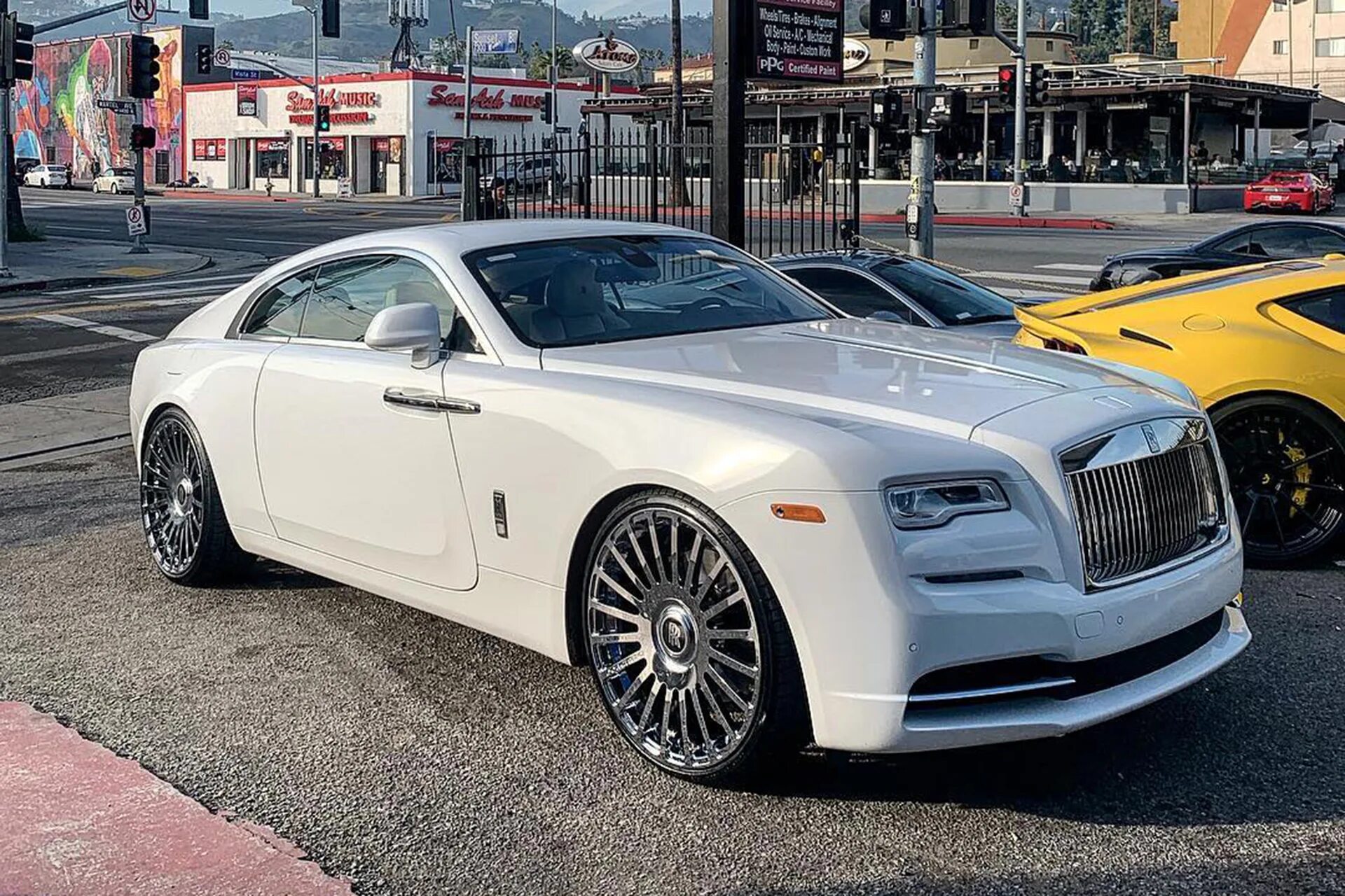 Диски роллс ройс. Роллс Ройс Wraith. Rolls Royce Forgiato. Rolls Royce Wraith диски. Forgiato Wheels Rolls Royce.