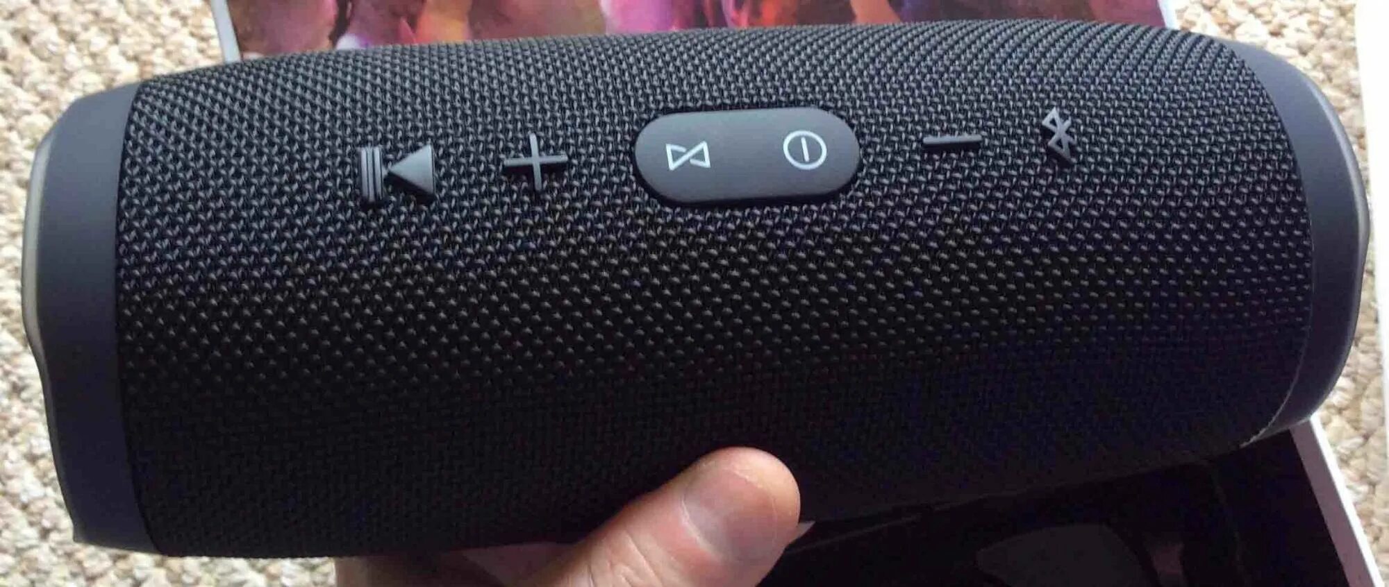 Управлять через колонку. Колонка jbl 3. Управление jbl charge 3. Мини мобильный телевизор. Управлять через колонку.