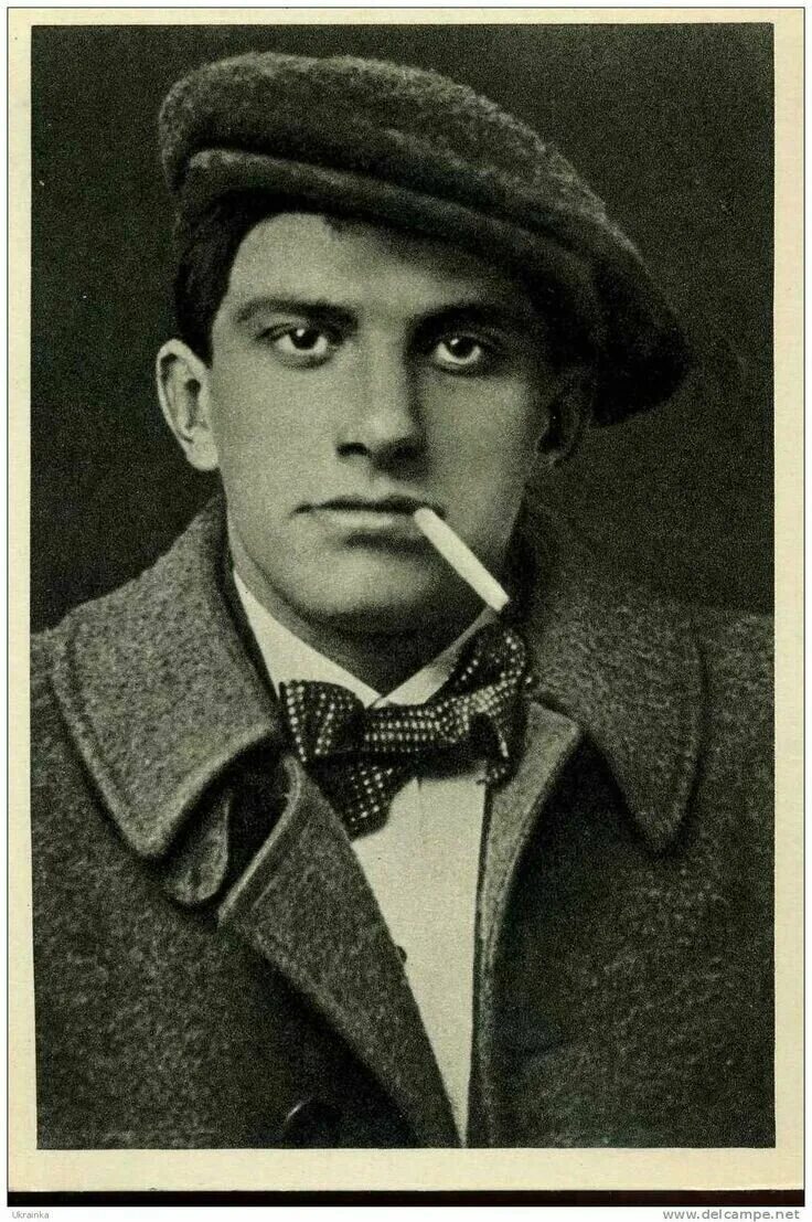 Маяковский брал ее. Маяковский 1915. vladimir moskovskiy. маяковский в 1915 году фото.